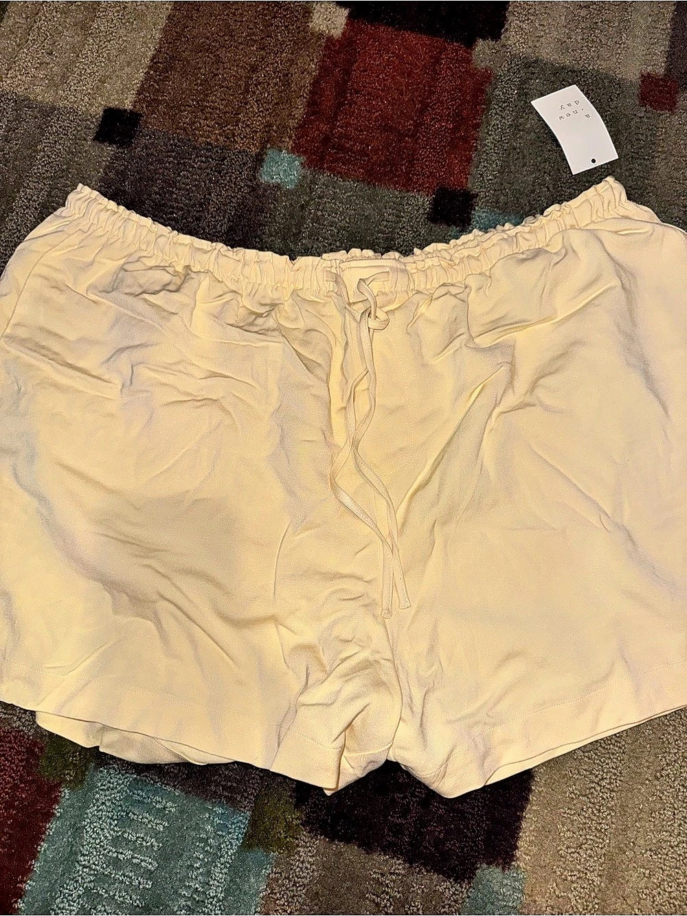 A new dayHigh Waist Shorts in Yellow Size 2X NWT